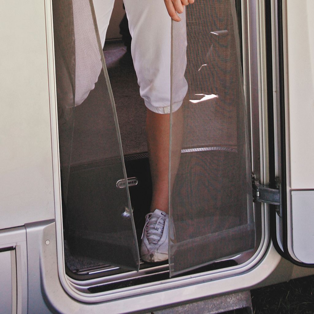 Dvoudílná dveřní moskytiéra