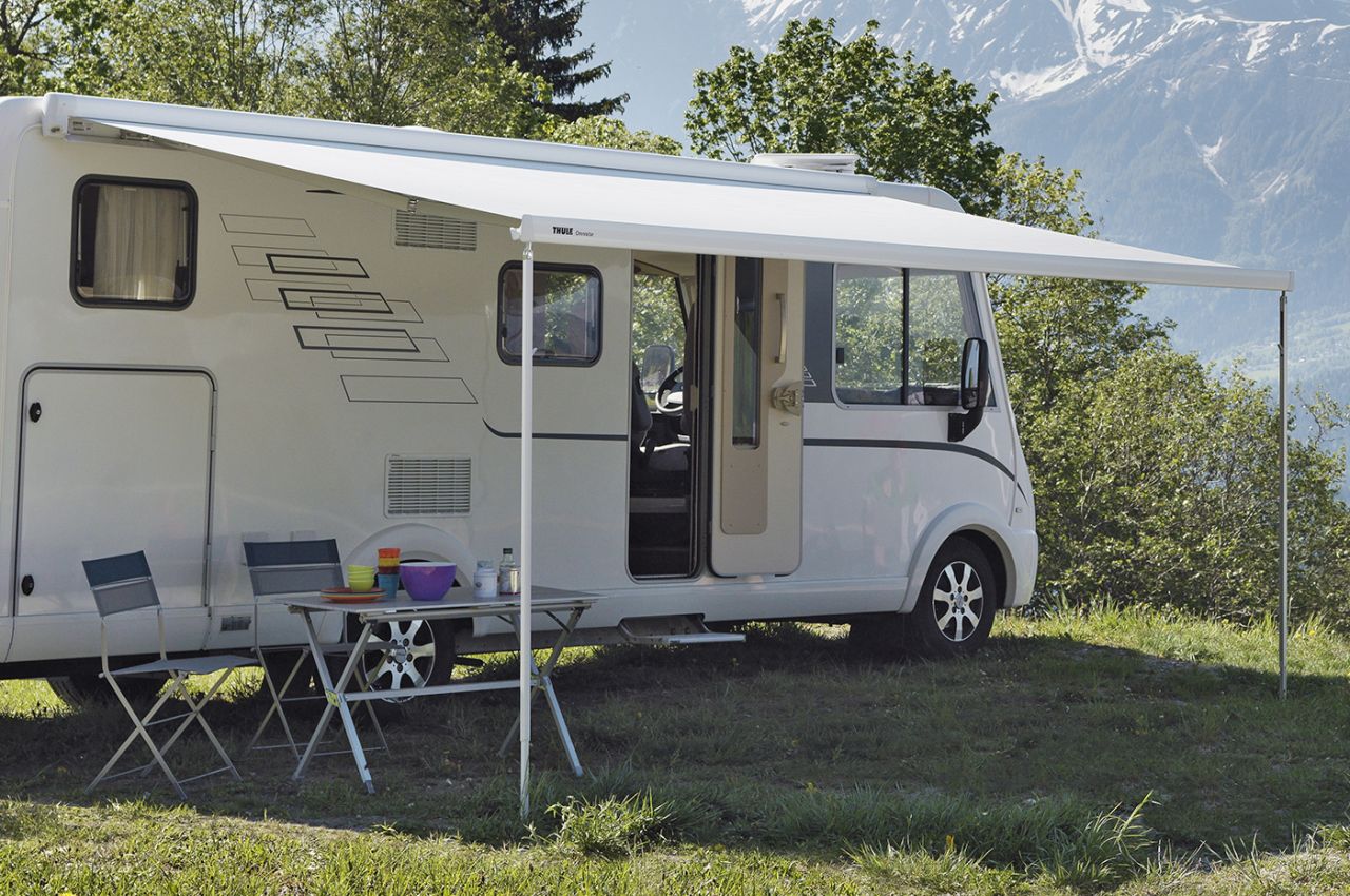 Thule Omnistor 8000, stříbrná, plachta šedá Mystic, 600 cm
